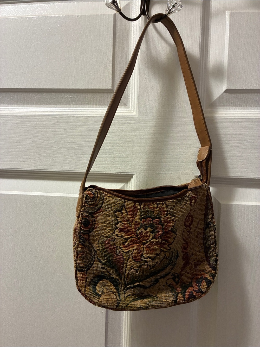 VTG Fossil Tapestry Floral shade Bag featuring textured floral rug pattern-trim
